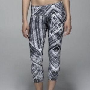 Lululemon wunder under crop II leggings full on Luon heat wave sz 2